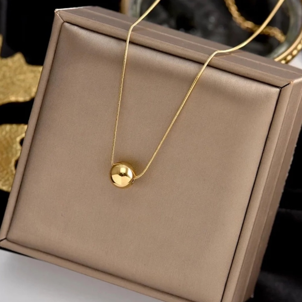 Evie Necklace